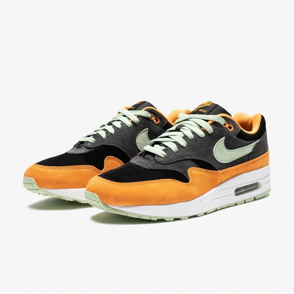 Black and Orange Nike Sneakers | Women's 9 /Men's 7.5